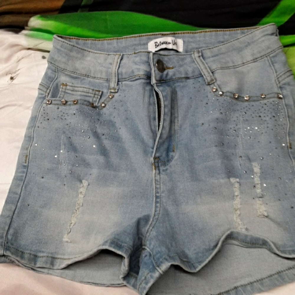 Between us shorts  7